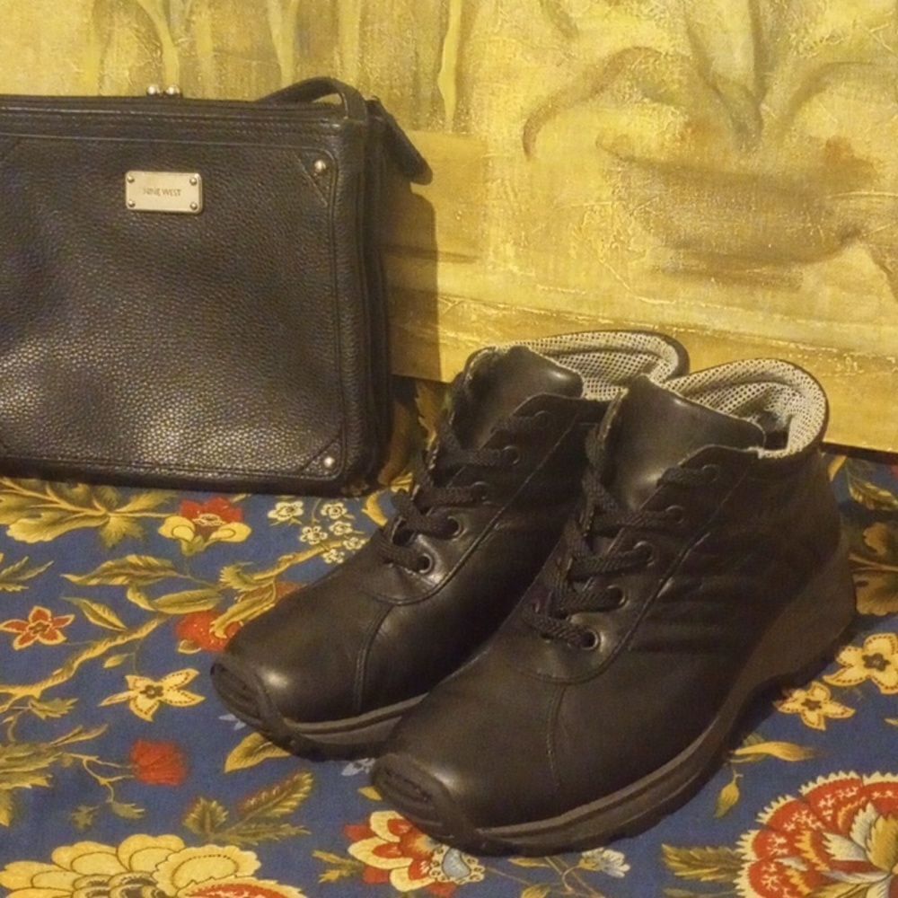 Nine West Black Leather Ankle Boots!*